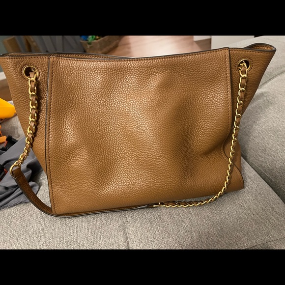 Tory Burch Britten Slouchy Bag - Picture 8 of 9